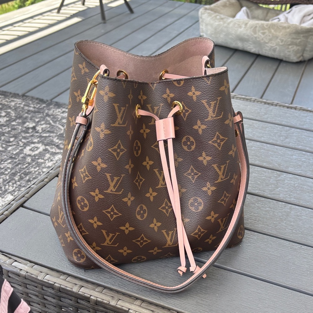 Louis Vuitton Neo Noe Bag in Monogram with pink accents